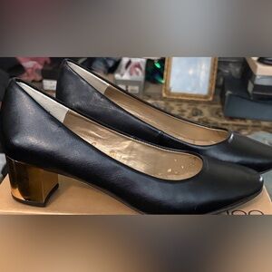 Me Too "Rosa" Black/Gold Round Toe Pumps - Size 9.5